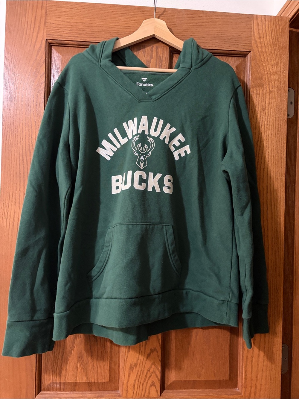 Fanatics Milwaukee Bucks Green Women's V-Neck Hoodie Sweatshirt